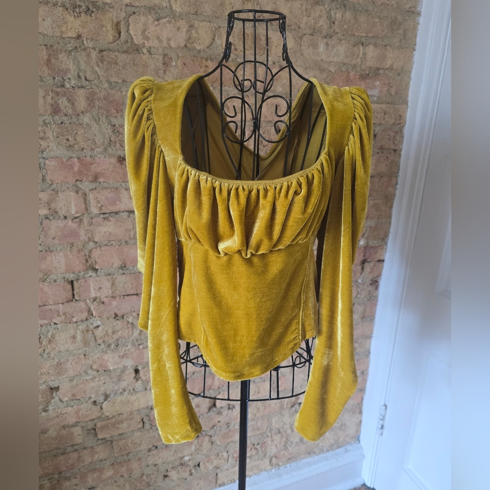 🌟 Free People Yellow Gold Velvet Milkmaid Long Sleeve Top - Picture 3 of 8